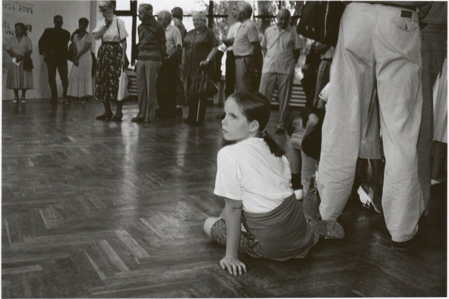 Fotografie z autorské rekonstrukce Osmihodinové výstavy z roku 1970 Dalibora Chatrného, 1990, foto: Marie Kratochvílová
